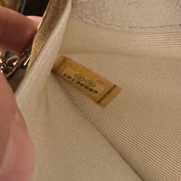 Chanel White Caviar Leather Wallet with Unbranded Silver Crossbody Chain - Picture 14 of 16